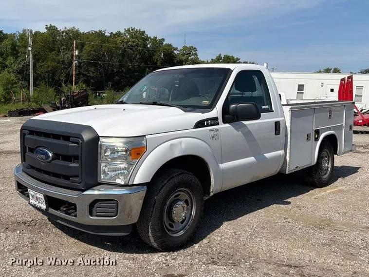 2013 Ford F250 Super Duty utility bed pickup truck