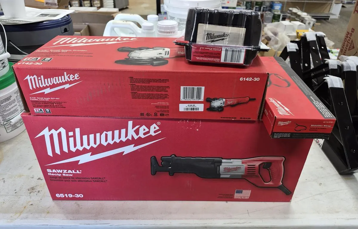 Milwaukee Sawzall, Grinder, Battery and Shoulder Strap
UNRESERVED