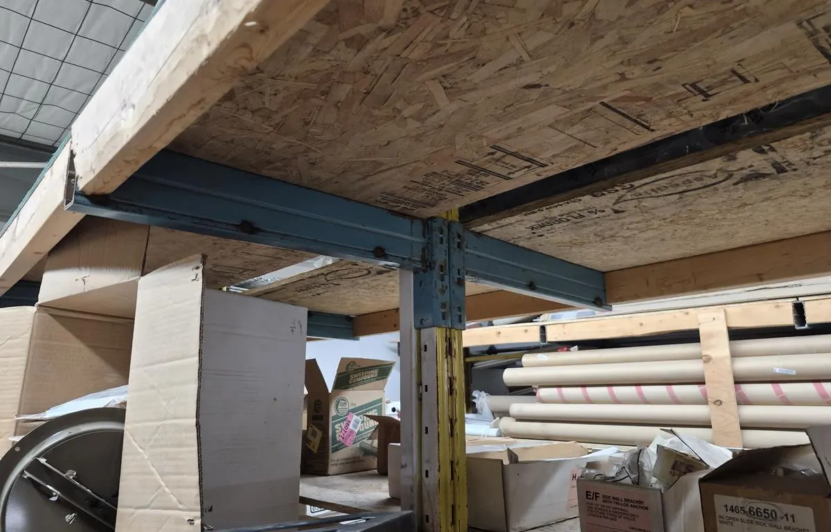 Shelving and Contents
UNRESERVED