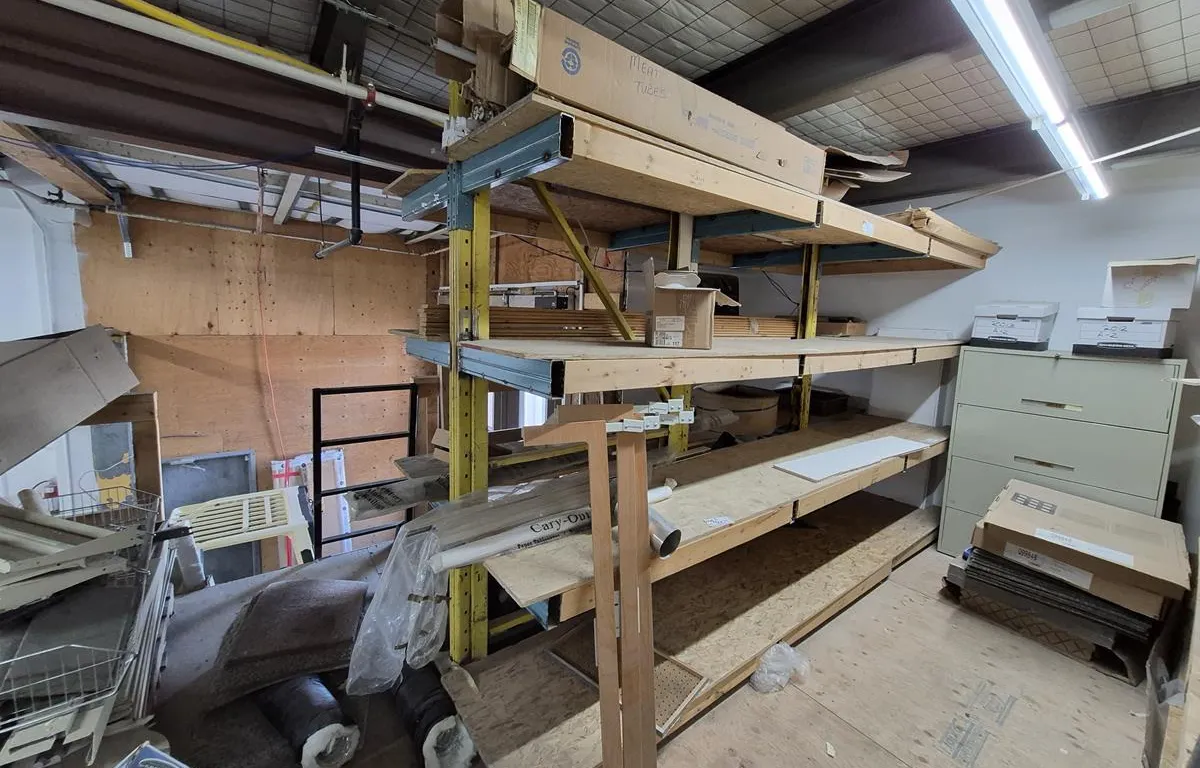 Shelving and Contents
UNRESERVED