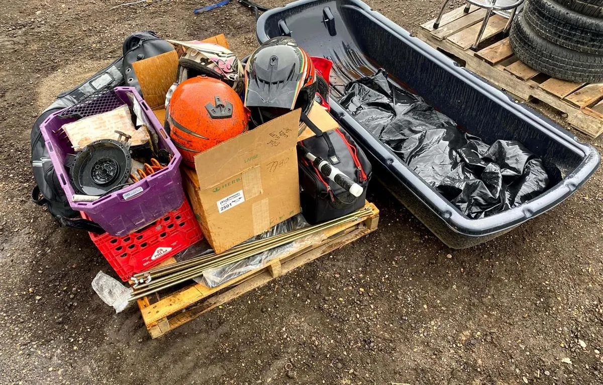 Mixed Snowmobile Gear, Parts & Utility Sled
UNRESERVED