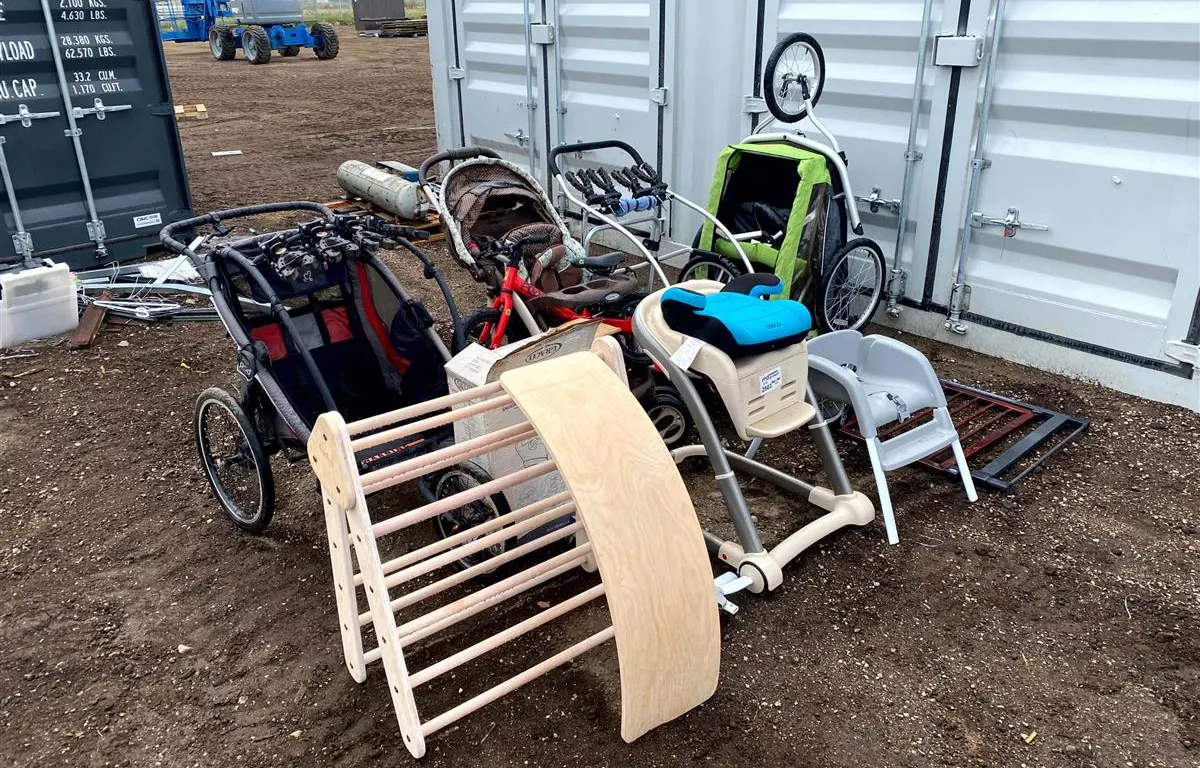 Mixed Children's Gear & Play Equipment
UNRESERVED