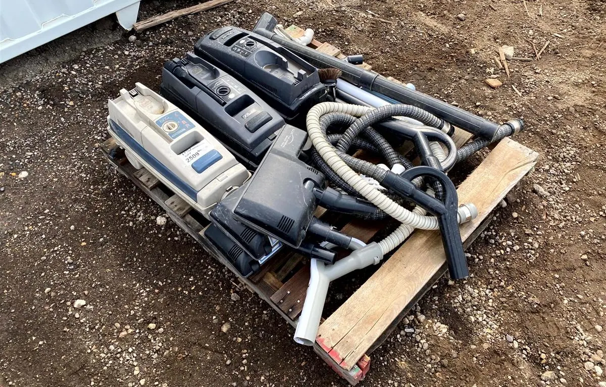 Electrolux & Aerus Canister Vacuum Collection Comes w/
UNRESERVED