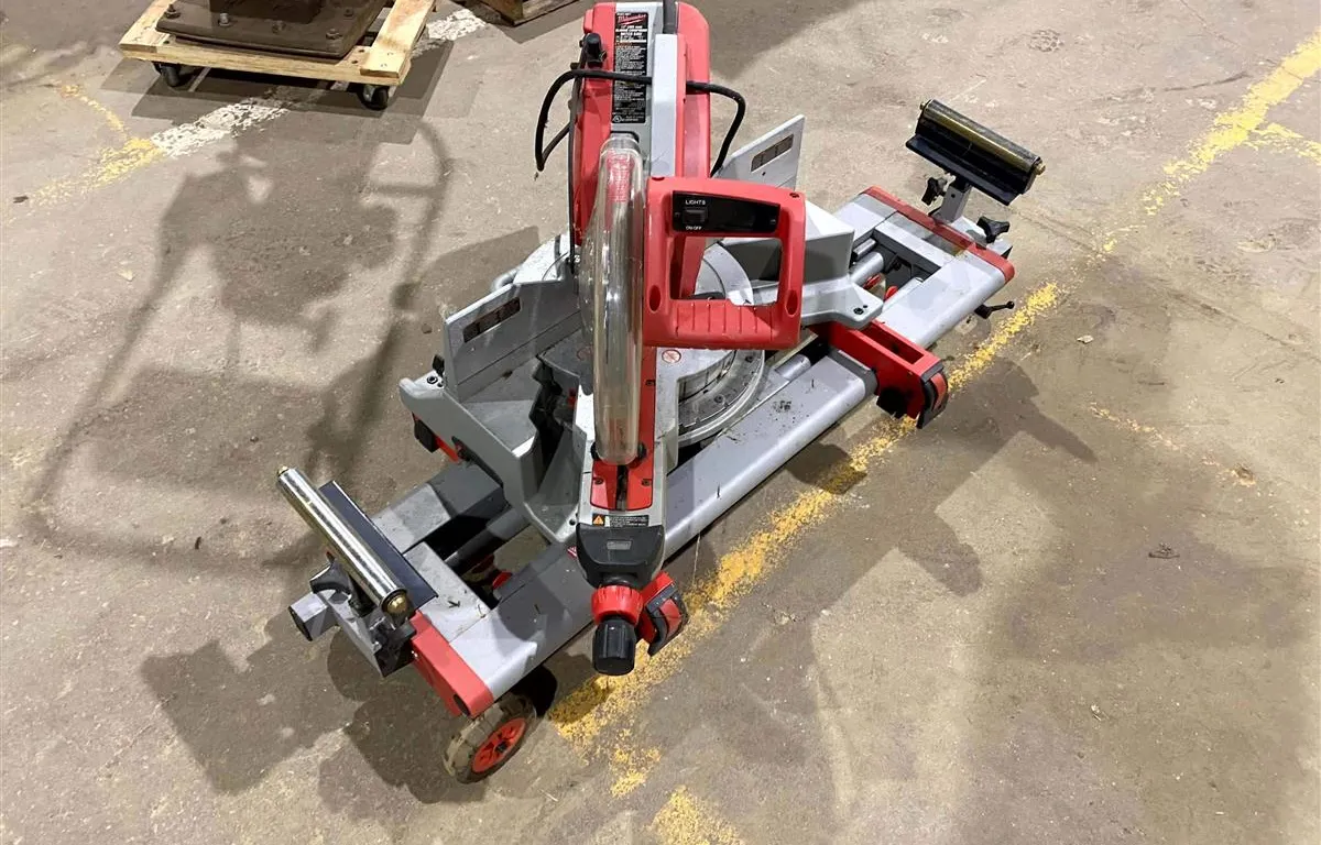 Milwaukee Sliding Compound Miter Saw w/ Stand
UNRESERVED