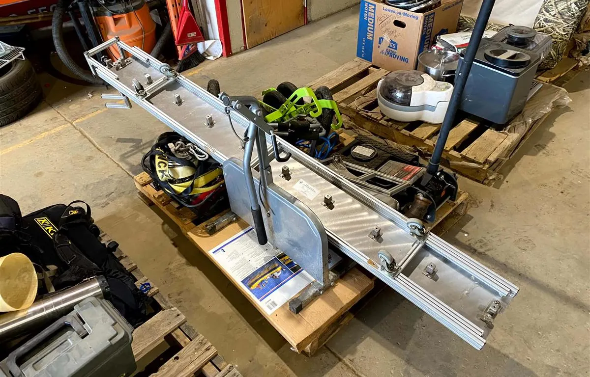 Jack, Ice Re-Surfacer Blade Assistant, All Terrain Belt, &
UNRESERVED
