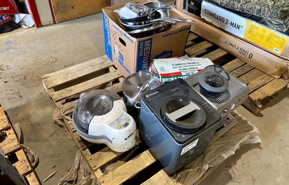 Assorted Kitchen Appliances & Housewares
UNRESERVED