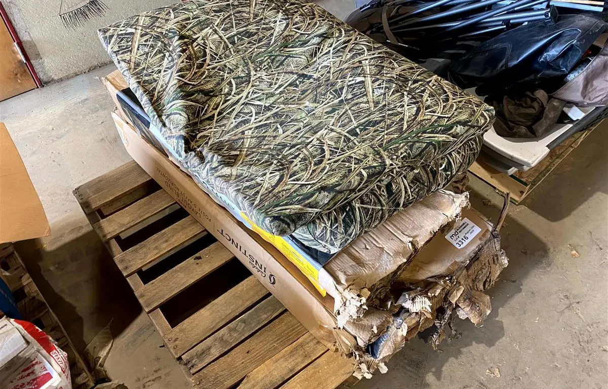 Cabela's Layout Blind & Rivers Edge 2-Man Ladder Stand
UNRESERVED