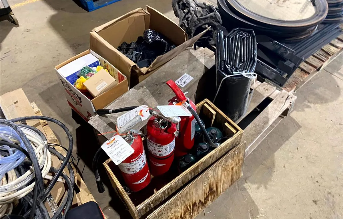 Mixed Shop Supplies & Vehicle Accessories
UNRESERVED