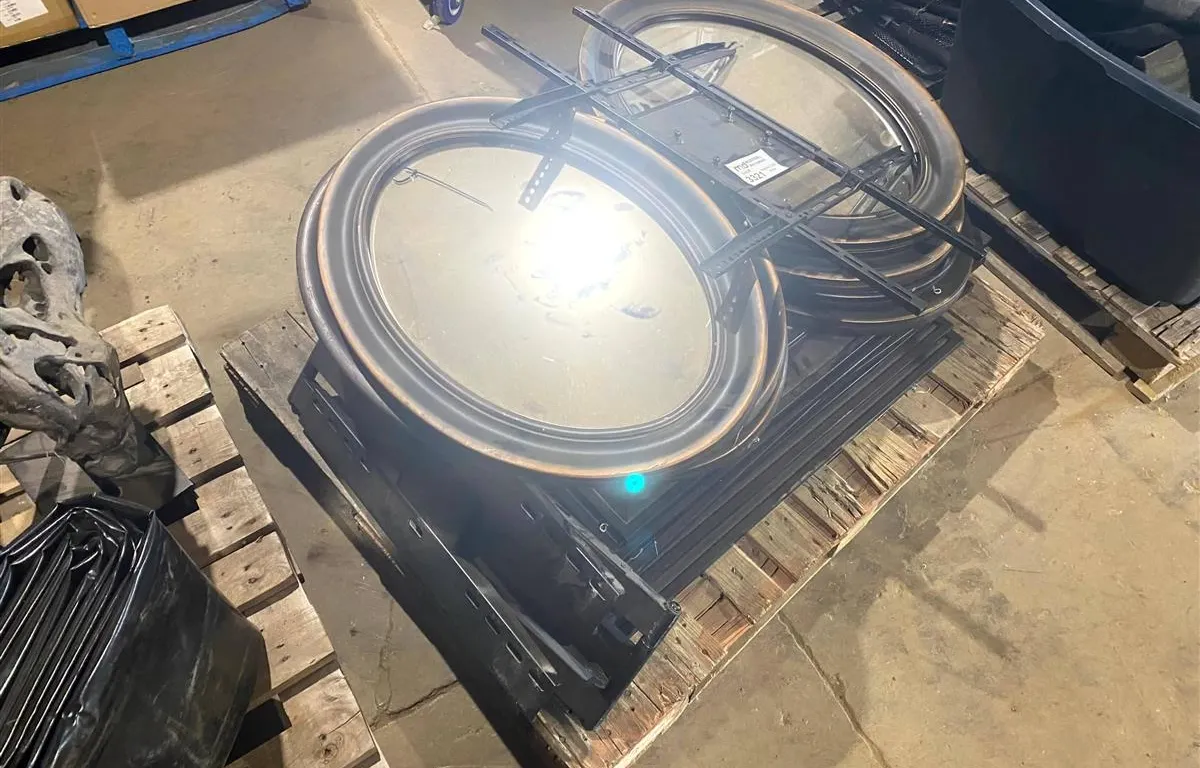 Round Mirrors w/ Mounting Brackets
UNRESERVED