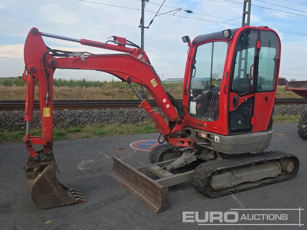 2018 JCB 8025