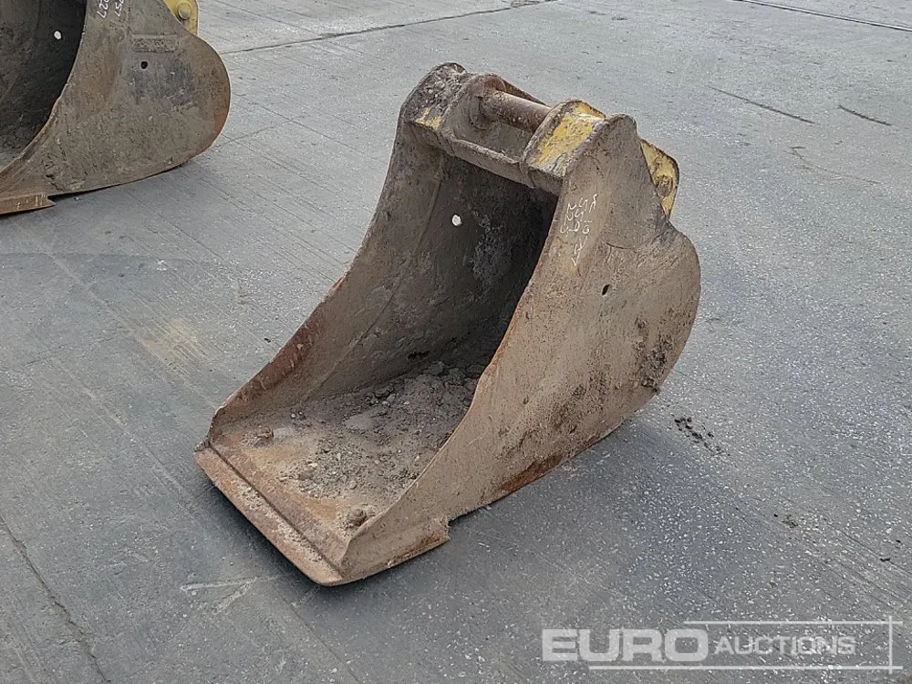 24" Scoop Bucket 65mm Pin to suit 13 Ton Excavator