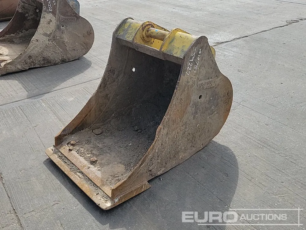 Volvo 30" Scoop Bucket 65mm Pin to suit 13 Ton Excavator