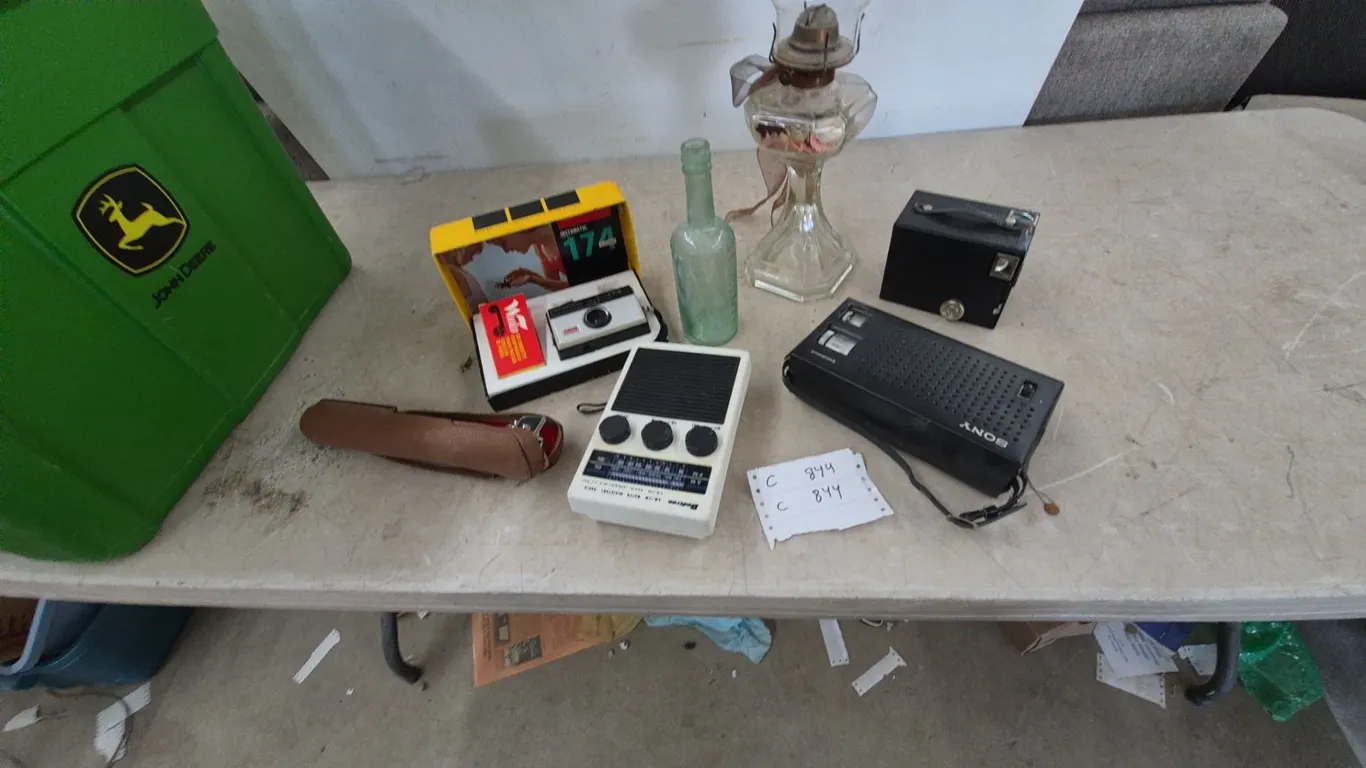 Vintage Radios, Cameras, and Oil Lamp Lot