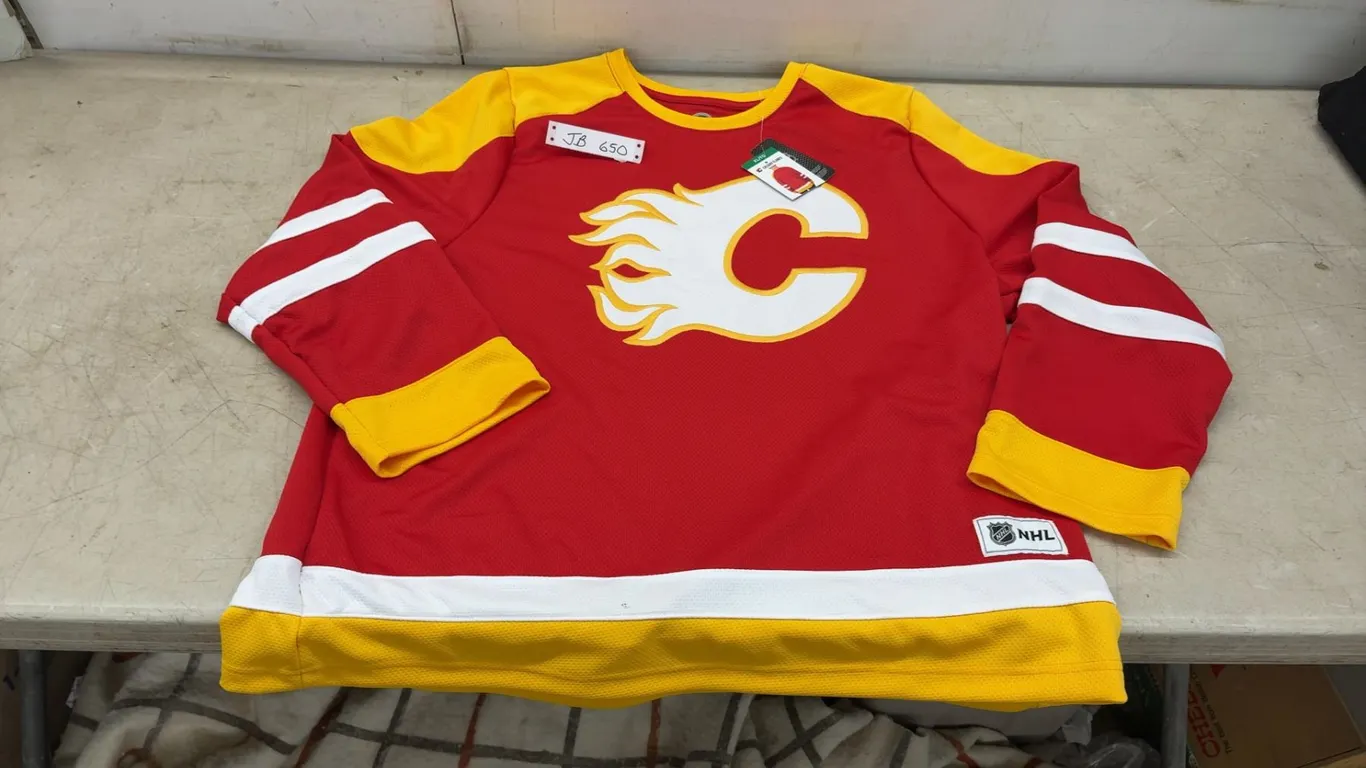 New Calgary Flames NHL Hockey Jersey, Men's Size XL