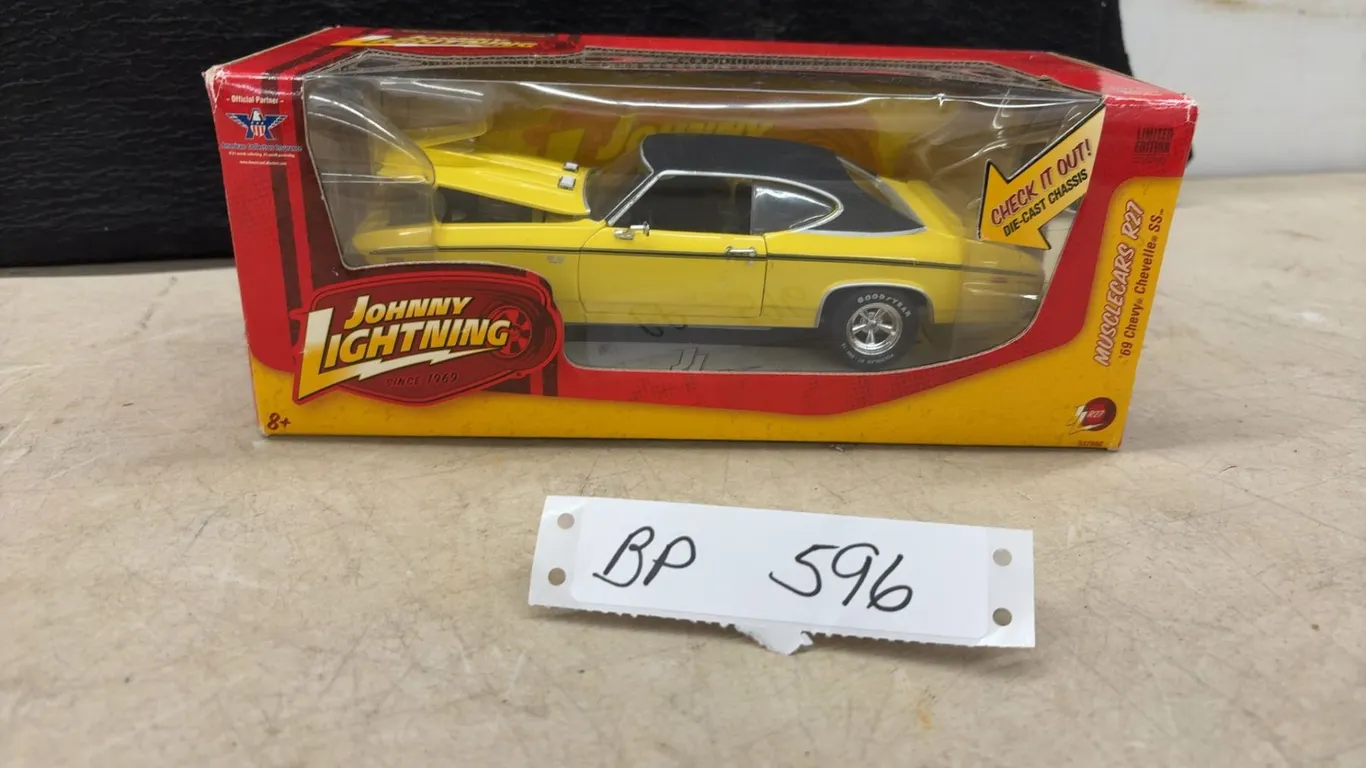Johnny Lightning Musclecars R27 '69 Chevy Chevelle SS Die-Cast Model, Yellow with Black Roof