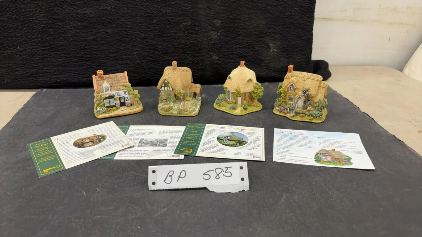 Lilliput Lane Miniature Cottages Including Alfresco Tea Rooms, Sugar Mouse and More with COA