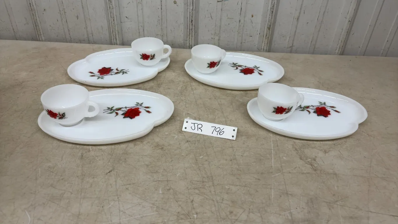 Set of 4 Mid Century Modern Tea Cups and Dainty Plate Saucers