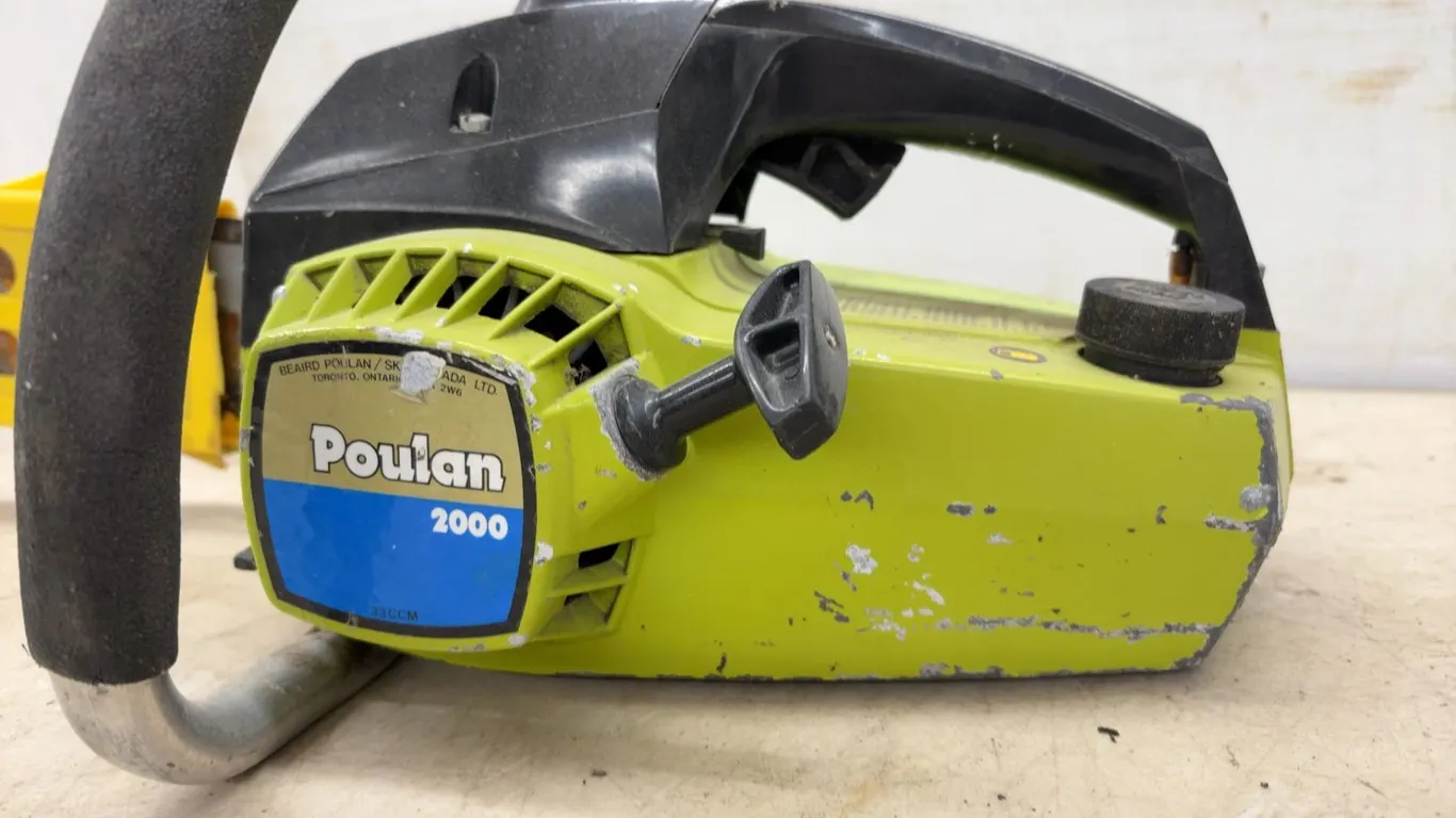Poulan 2000 Gas-Powered Chainsaw, 33cc and Vise
