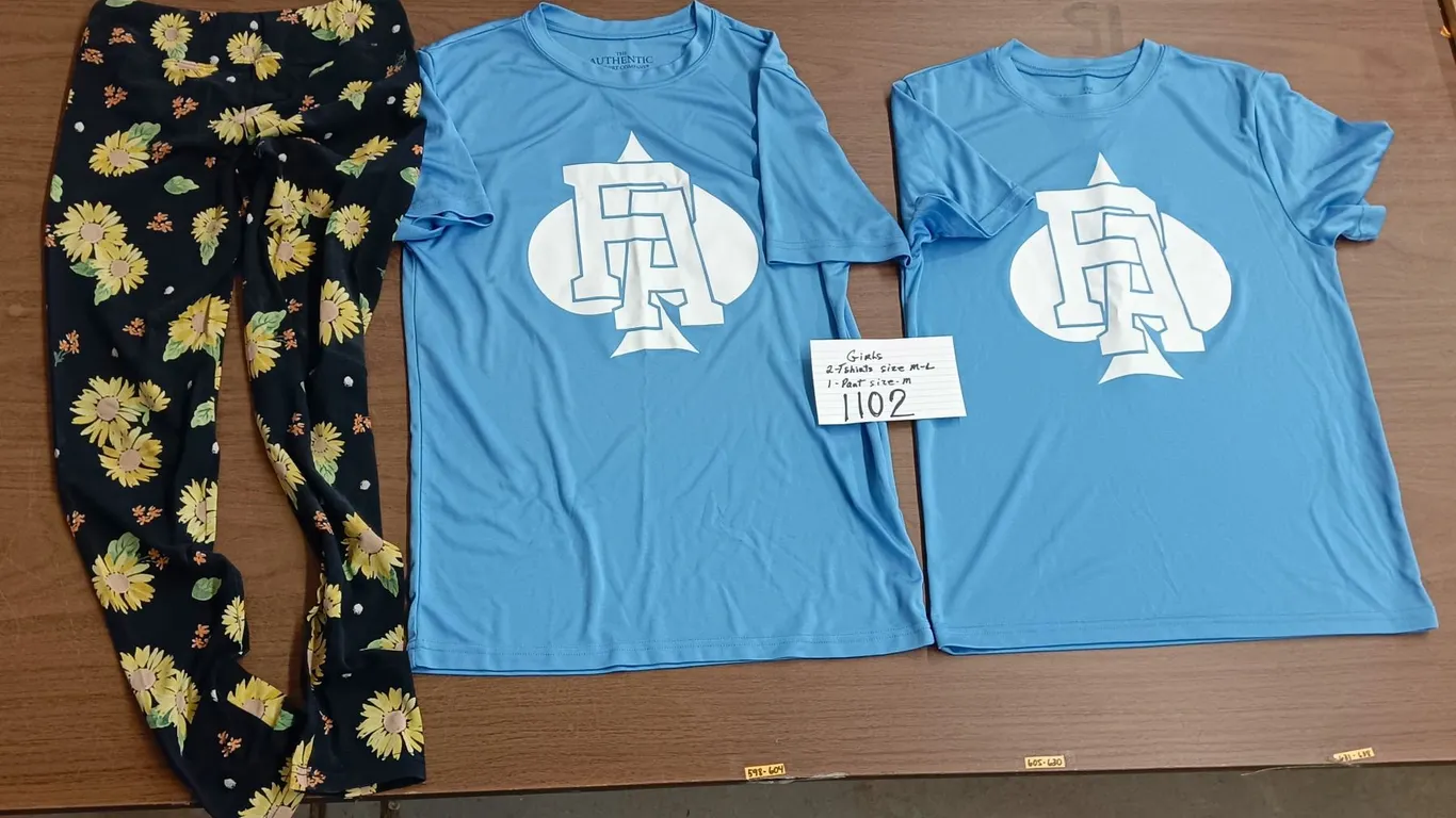 Girls Pants, 2 T-shirt size M-L 1 and 1 pants size M