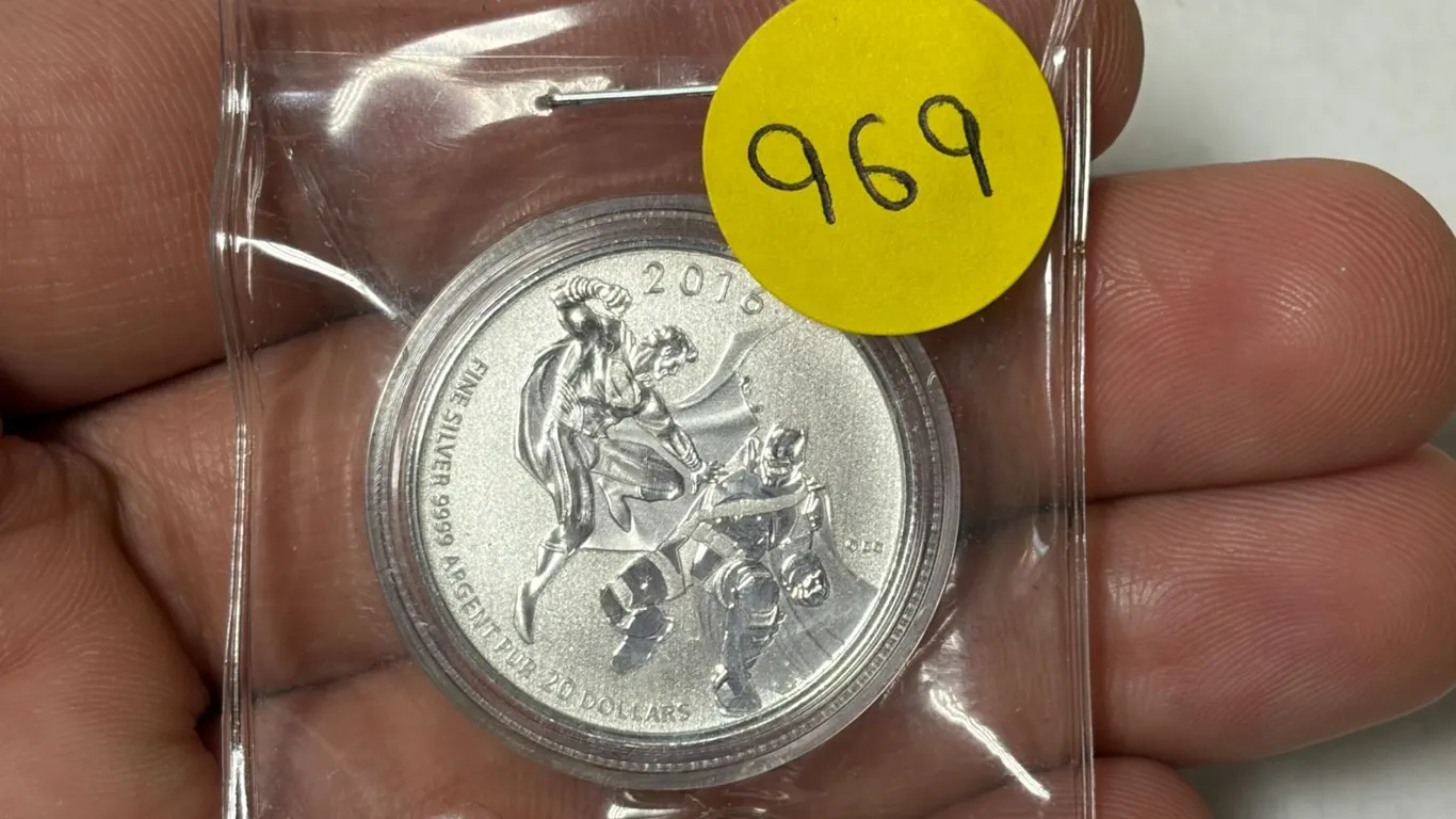 2016 Batman versus Superman $20. 99.99% pure Silver. Specimen.