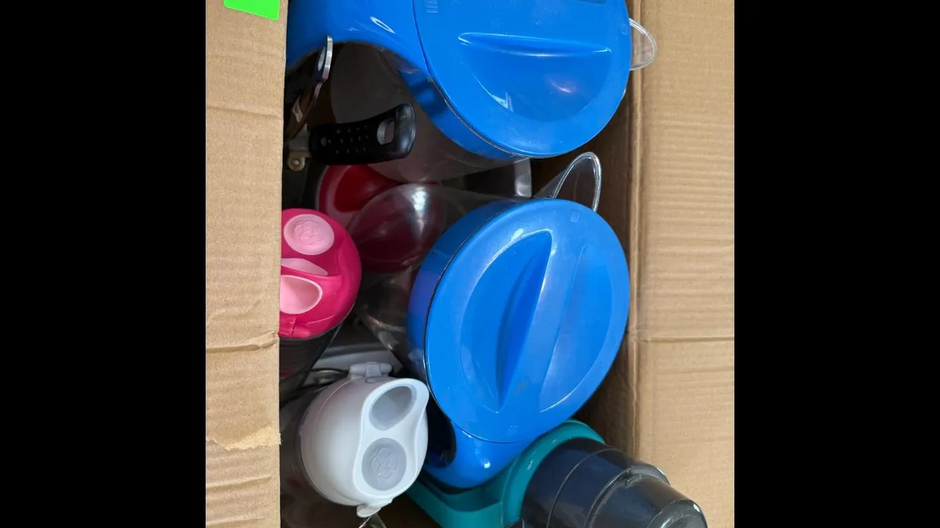 Kitchenware Assorted Lot