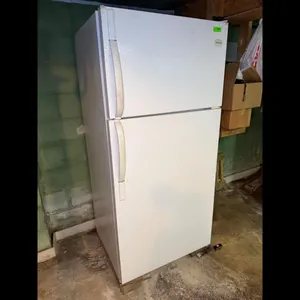 Frigidaire FRT21NSG White Top Freezer Refrigerator