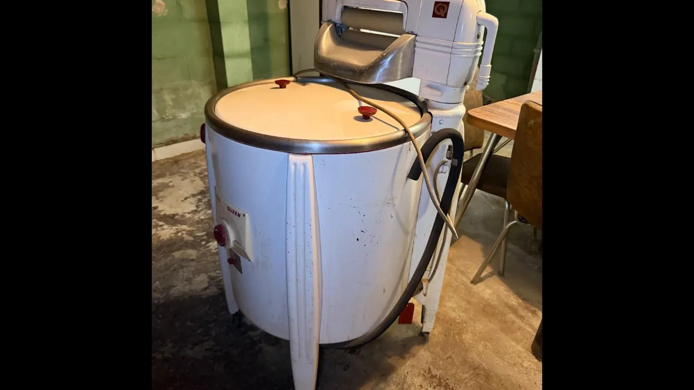 Vintage Speed Queen Washer DW9053W