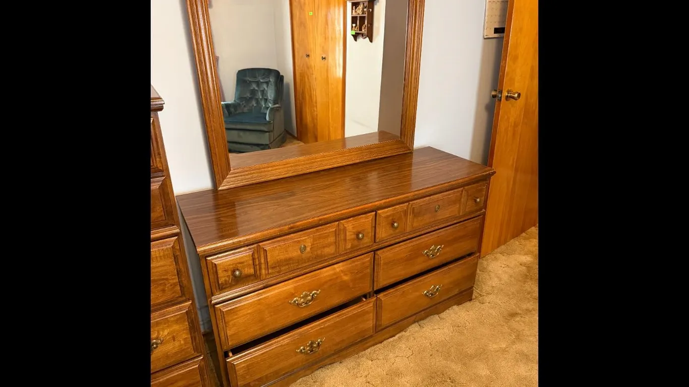 Lea Solid Wood Dresser with Mirror