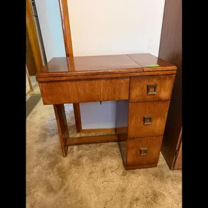 Singer 401A Sewing Machine in Wood Cabinet Desk