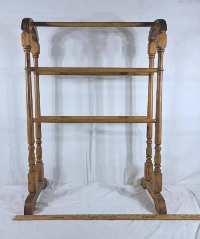 Quilt rack, l: 23�", w:12", h: 32",