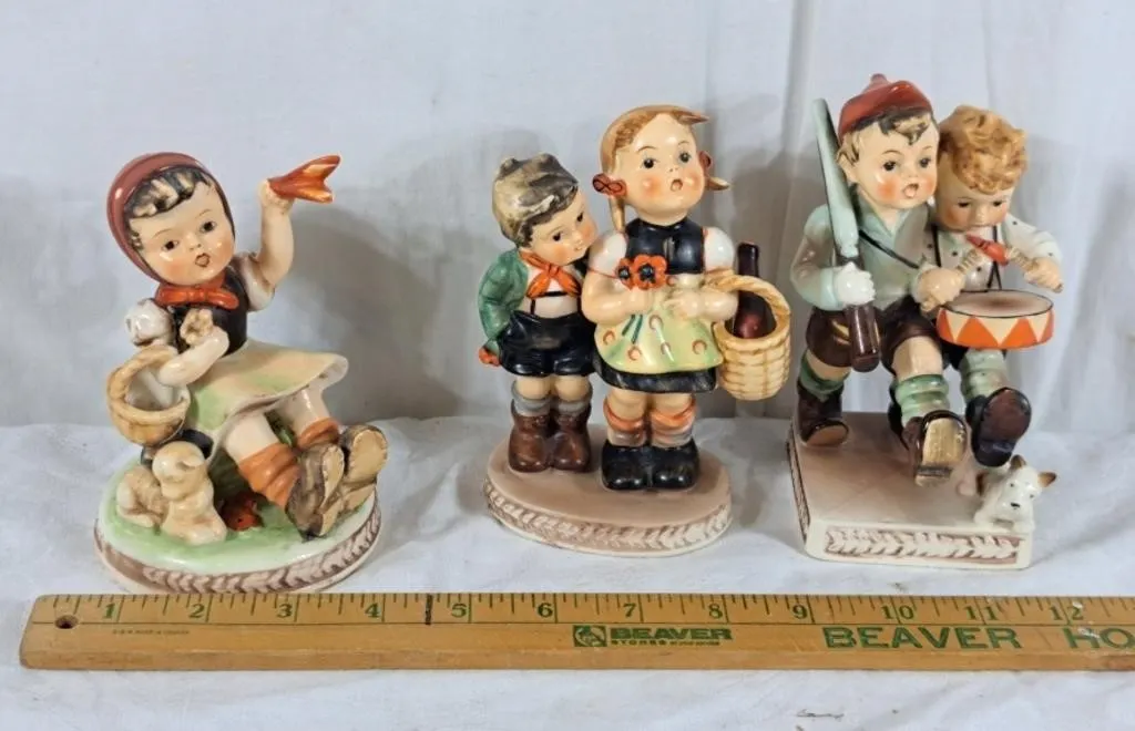 Three vintage Hummel-like made in japan figures