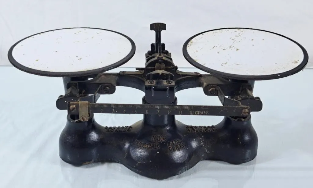 Vintage Cast Detecto Scale - Max 8lbs or 4kg