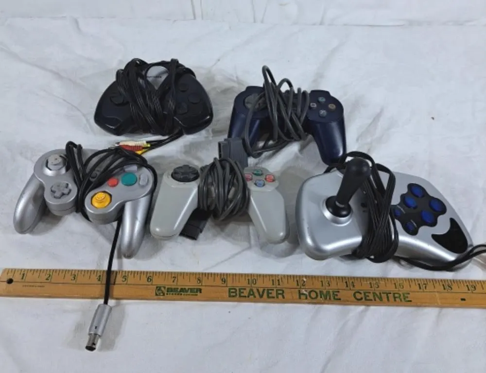 Lot of controllers for ps1, GameCube, n64,etc