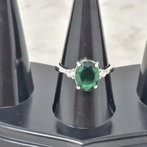 Gorgeous Size 7 ring! Unmarked. Cubic zirconia
