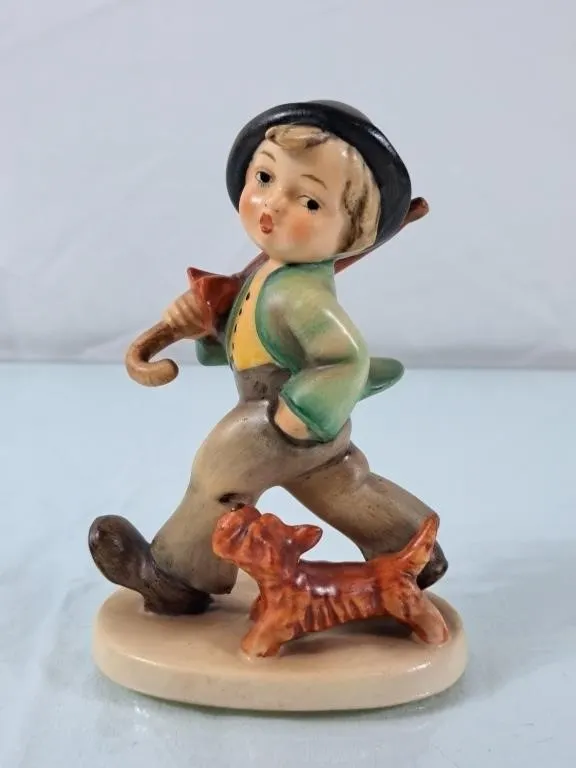 Vintage Goebel Hummel "Strolling Along" Figurine