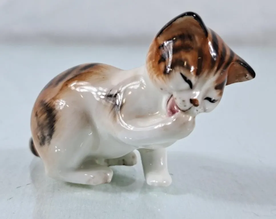 Royal Doulton Tabby Kitten - H.N. 2583