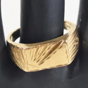 14K gold statement ring. Size 10.5