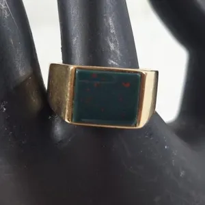 Gorgeous 10K Ring with square stone