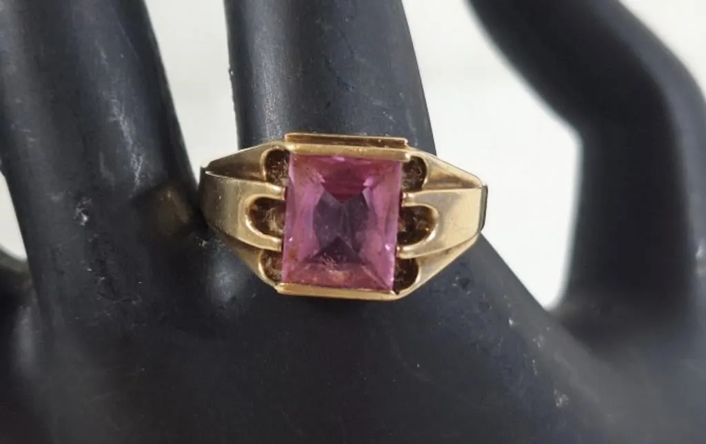 Gorgeous 10K ring with square-cut pink gemstone