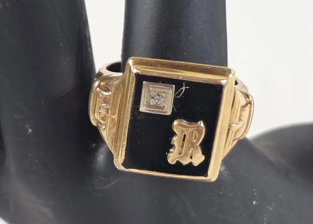 14K gold ring with black onyx inlay accented with