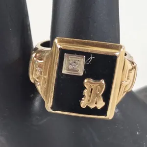 14K gold ring with black onyx inlay accented with