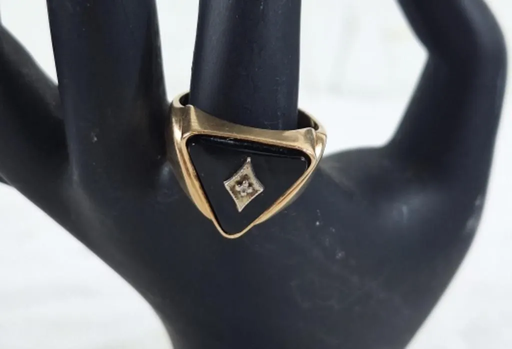 Elegant 10K ring with small diamond