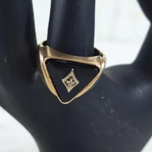 Elegant 10K ring with small diamond