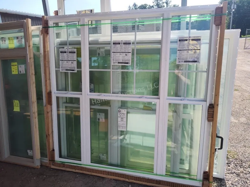 Pella window 71.5x71.5 broken pane