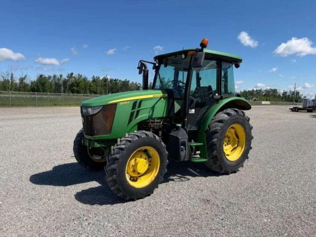 2015 John Deere 5085E MFWD Tractor 1LV5085EVFY4415
