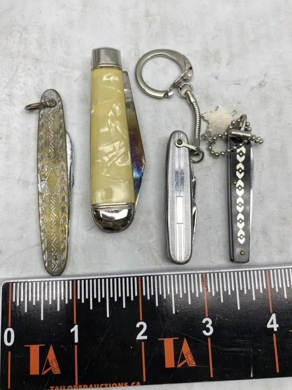 Four vintage pocket knives, various sizes