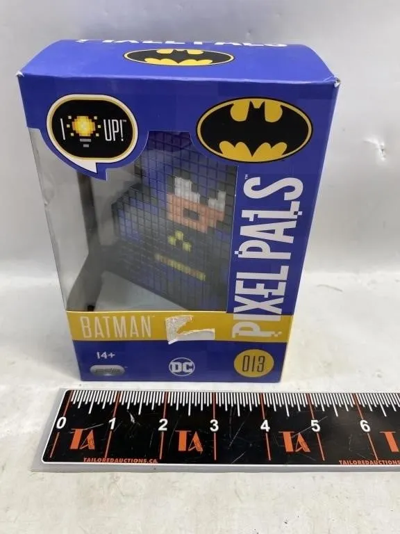 PDP Pixel Pals Batman Light-Up Figure #013
