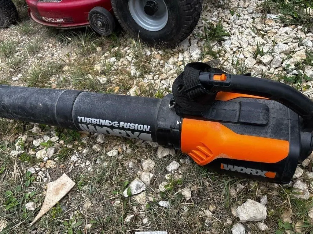 Worx Turbine corded leaf blower