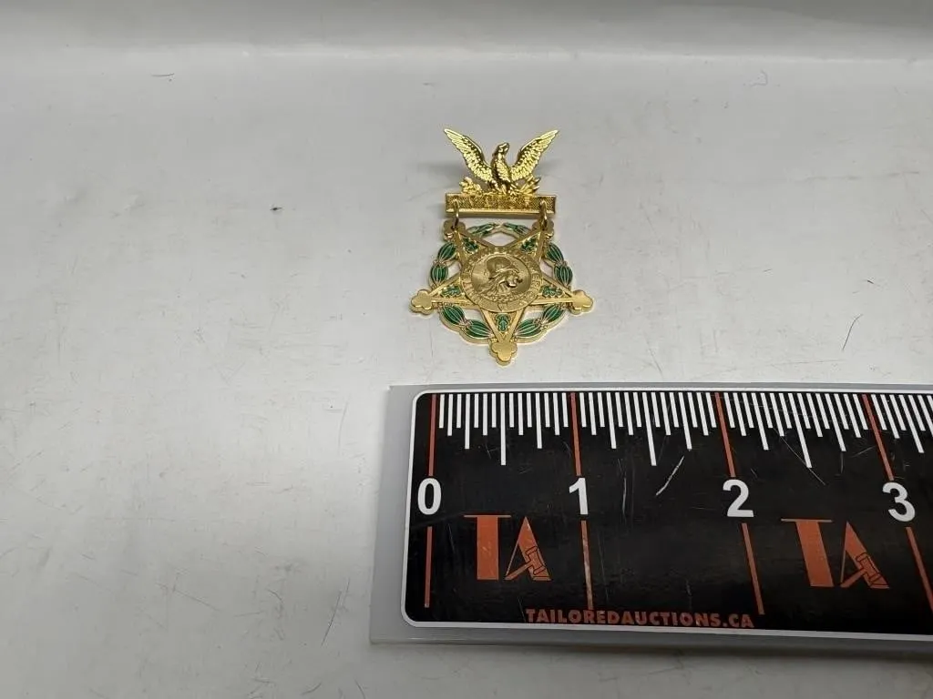 Medal of Honor style Army medal, eagle & star
