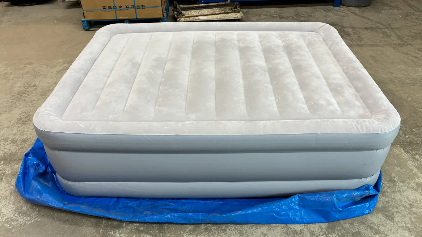 Blowup Mattress 80 x 58" and Mattress Travel Bag